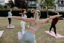 Lisa Grebe beim Garten Yoga